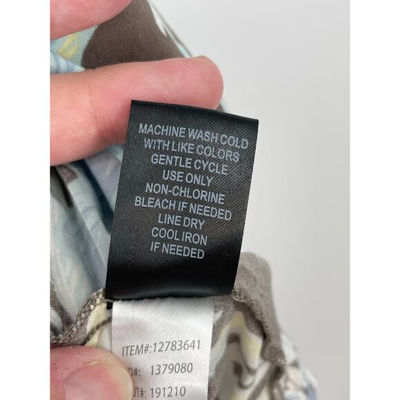 Torrid Rayon Tropical Floral Hawaiian Top Size 4‎ Resort Vacation - Picture 4 of 5